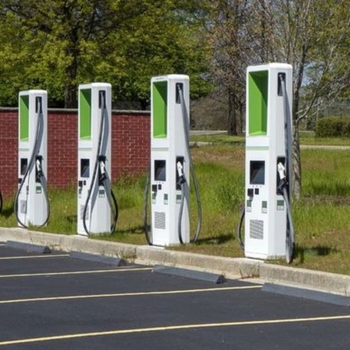 E-Ladesäulen Quadrat Foto iStock Joe Potato